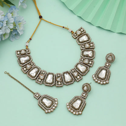 Weißer Kundan Halsketten-Set, elegant, minimalistisch, traditioneller Schmuck mit klassischer Ausstrahlung