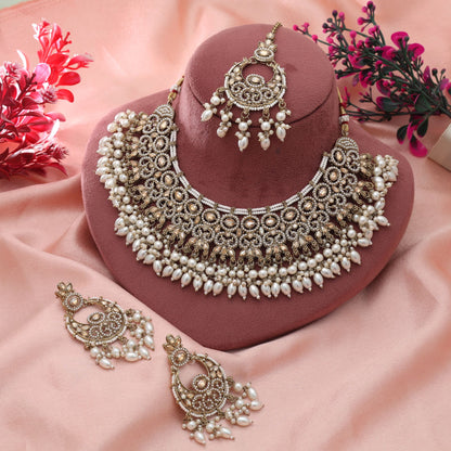 Pakistani Kundan Halskette Set Goldfarben Königlicher ethnischer Hochzeitsschmuck im klassischen Stil