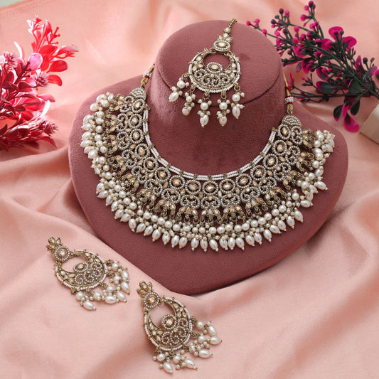 Pakistani Kundan Halskette Set Goldfarben Königlicher ethnischer Hochzeitsschmuck im klassischen Stil