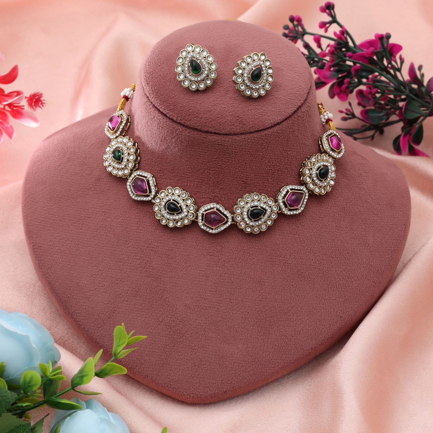 Rani & Grün Farbe Kundan Halskette Set Dual Tone Festlicher Schmuck mit reicher Ausstrahlung