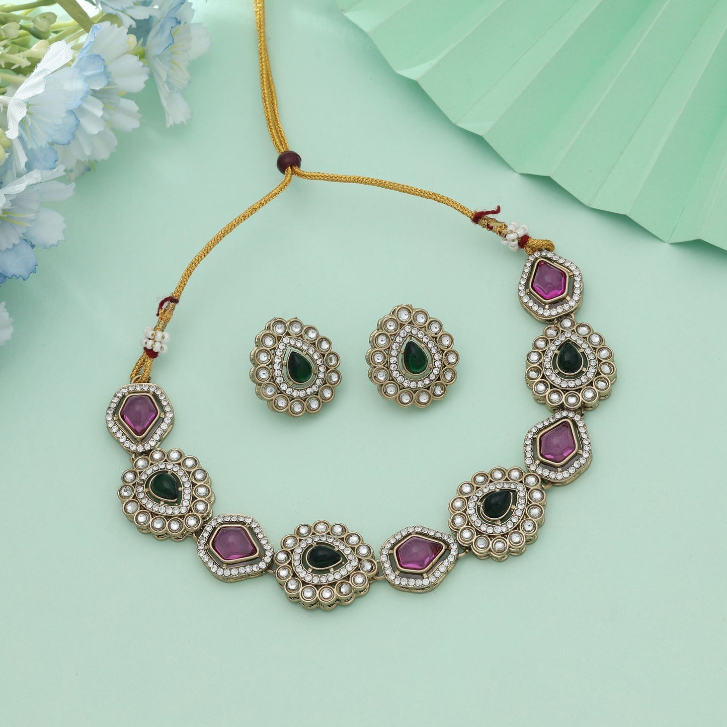 Rani & Grün Farbe Kundan Halskette Set Dual Tone Festlicher Schmuck mit reicher Ausstrahlung