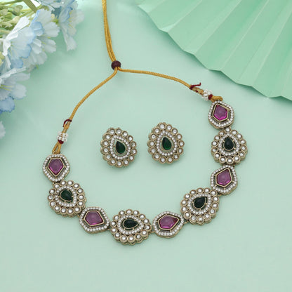 Rani & Grün Farbe Kundan Halskette Set Dual Tone Festlicher Schmuck mit reicher Ausstrahlung