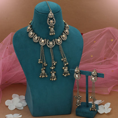 Goldfarbene Kundan-Halskette Set – Königliche, klassische Hochzeitsschmuck-Kollektion