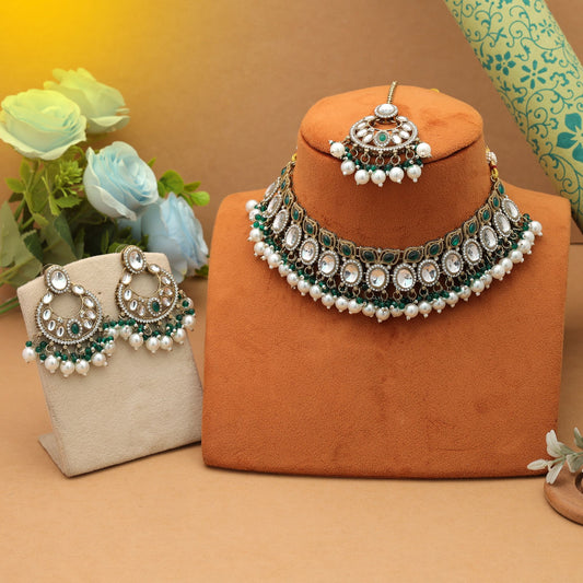 Wunderschönes Kundan-Halsketten-Set in Grün, Designer-Kollektion für besondere Anlässe