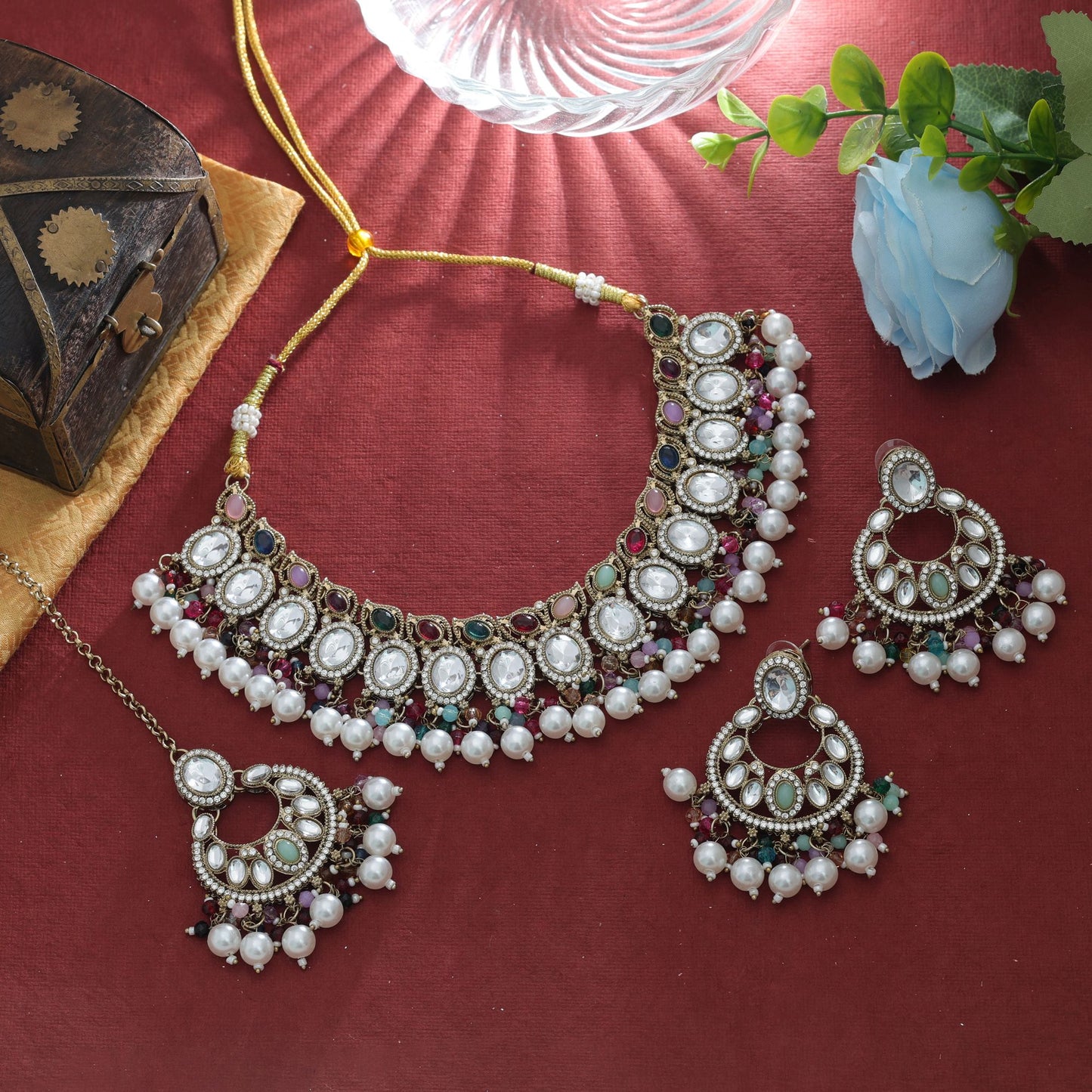 Lebendiges Multicolor-Kundan-Halskettenset Festliche Anlass Premium-Design-Kollektion
