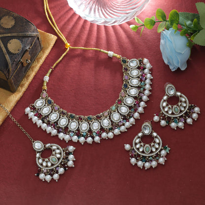 Lebendiges Multicolor-Kundan-Halskettenset Festliche Anlass Premium-Design-Kollektion