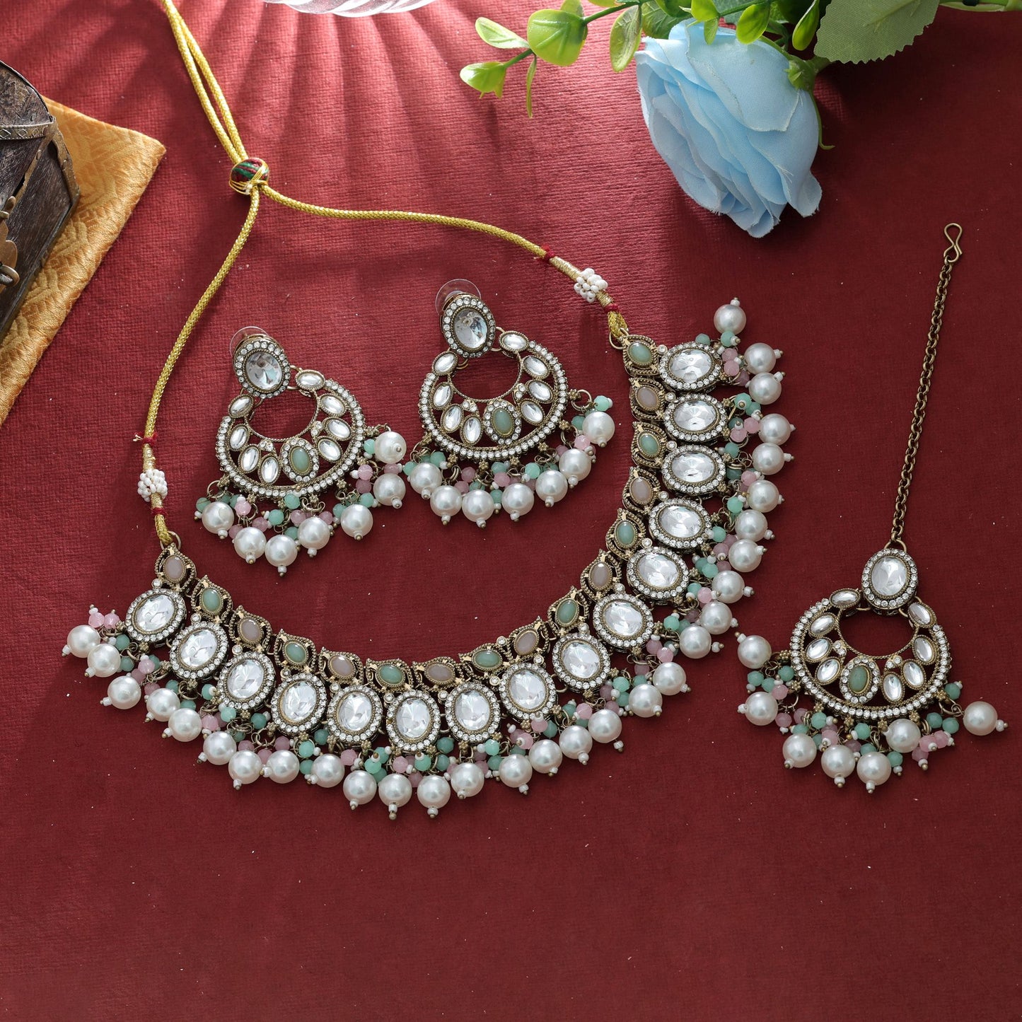 Frisches Pista-Grünfarbenes Kundan-Halsketten-Set – Elegante Festtags-Look-Kollektion