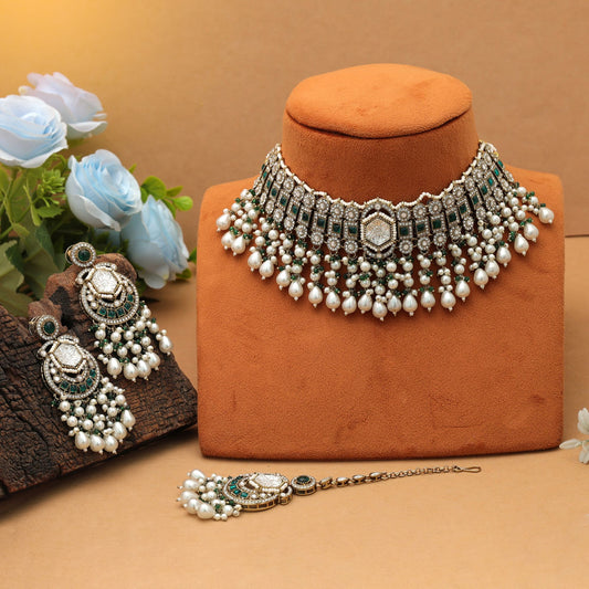 Elegantes grünes Choker-Kundan-Halsketten-Set für Party-Anlässe
