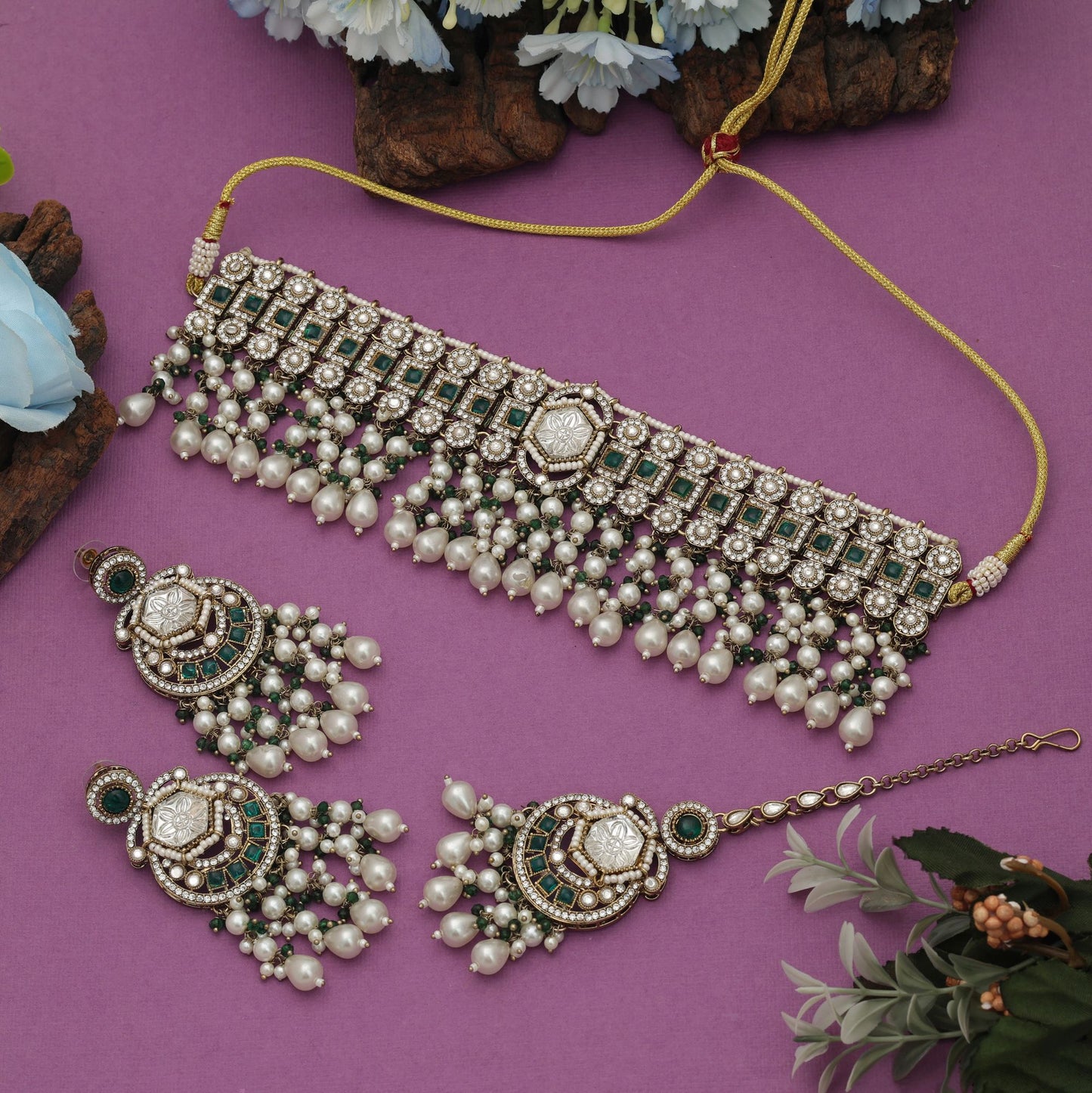 Elegantes grünes Choker-Kundan-Halsketten-Set für Party-Anlässe