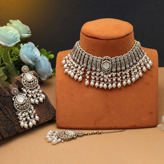 Wunderschönes, hellrosa Choker-Kundan-Halsketten-Set aus der Modekollektion