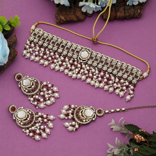 Reichhaltiges weinrotes Choker-Kundan-Halsketten-Set – Festive Glam Kollektion