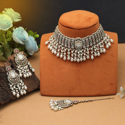 Frisches Pista-Grün Choker Kundan Halsketten-Set Elegante Kollektion