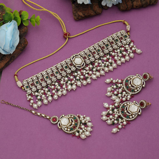 Einzigartiges Rani-Grün-farbenes Choker Kundan Halsketten-Set aus der Premium-Kollektion
