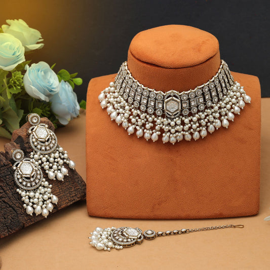 Elegantes weißes Choker-Kundan-Halsketten-Set Braut Trend Kollektion