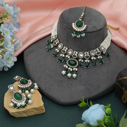 Klassisches grünes Choker-Kundan-Halsketten-Set mit aufwendigem ethnischem Braut-Artwork