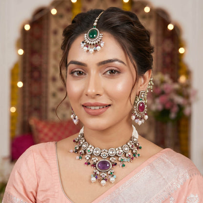 Atemberaubendes, mehrfarbiges Choker-Kundan-Halskettenset mit lebendiger, traditioneller Steinverzierung