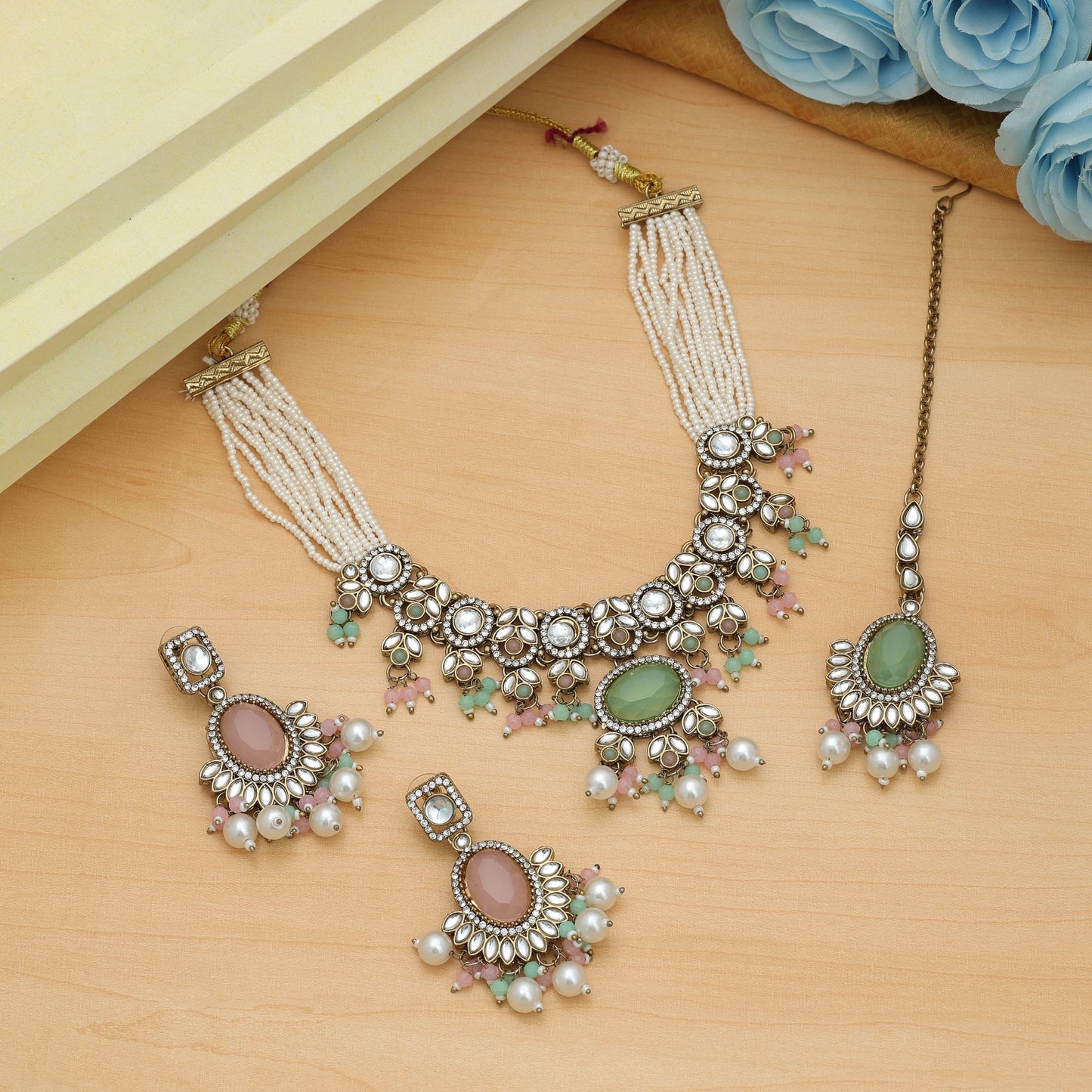 Designer Pista Grüne Halsband-Kundan-Halskette für festliche Anlässe