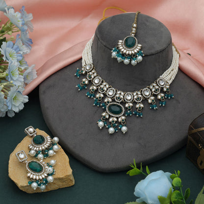 Anmutiges Choker-Kundan-Halsketten-Set in Rama-Grün für festliche und traditionelle Anlässe