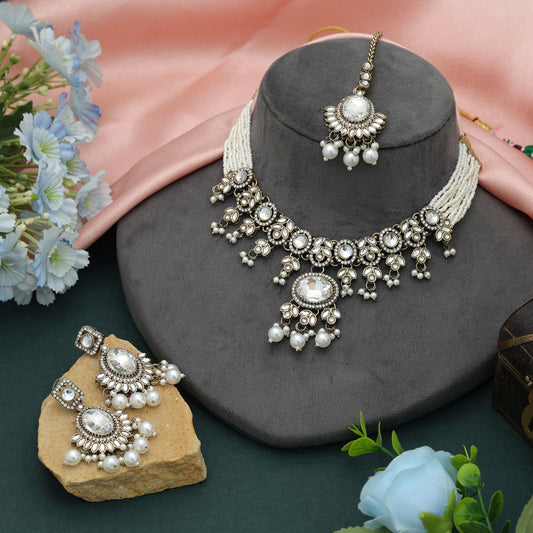 Elegantes weißes Choker-Kundan-Halskettenset mit traditionellem königlichem Brautdesign