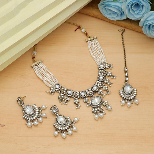 Elegantes weißes Choker-Kundan-Halskettenset mit traditionellem königlichem Brautdesign