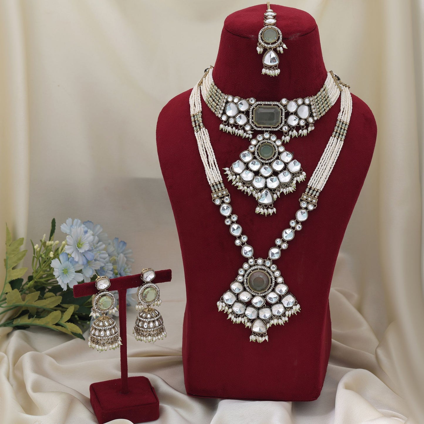 Premium Pista Green Farbenes langes und Choker Kundan Halsketten-Set mit ethnischer Kunst