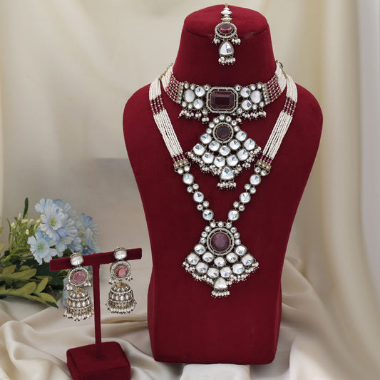 Elegantes langes und eng anliegendes Kundan-Halsketten-Set in Rani-Farbe für traditionelle Anlässe