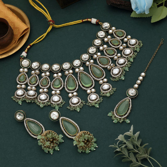 Designer Pista-Grün farbiges Kundan-Halsketten-Set mit elegantem königlichen Braut-Finish