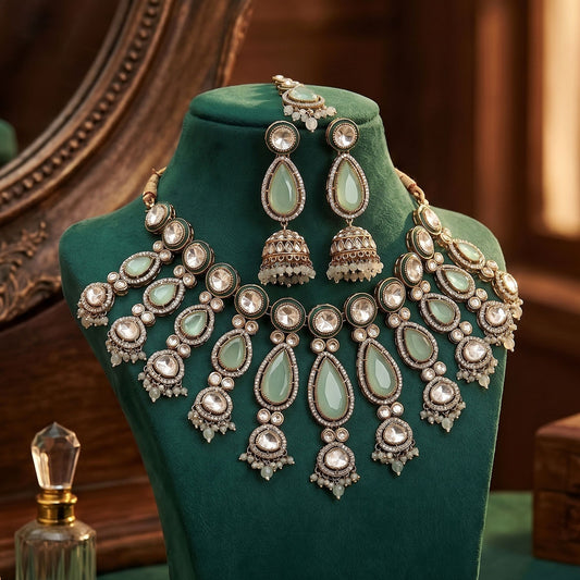 Designer Pista-Grün farbiges Kundan-Halsketten-Set mit elegantem königlichen Braut-Finish