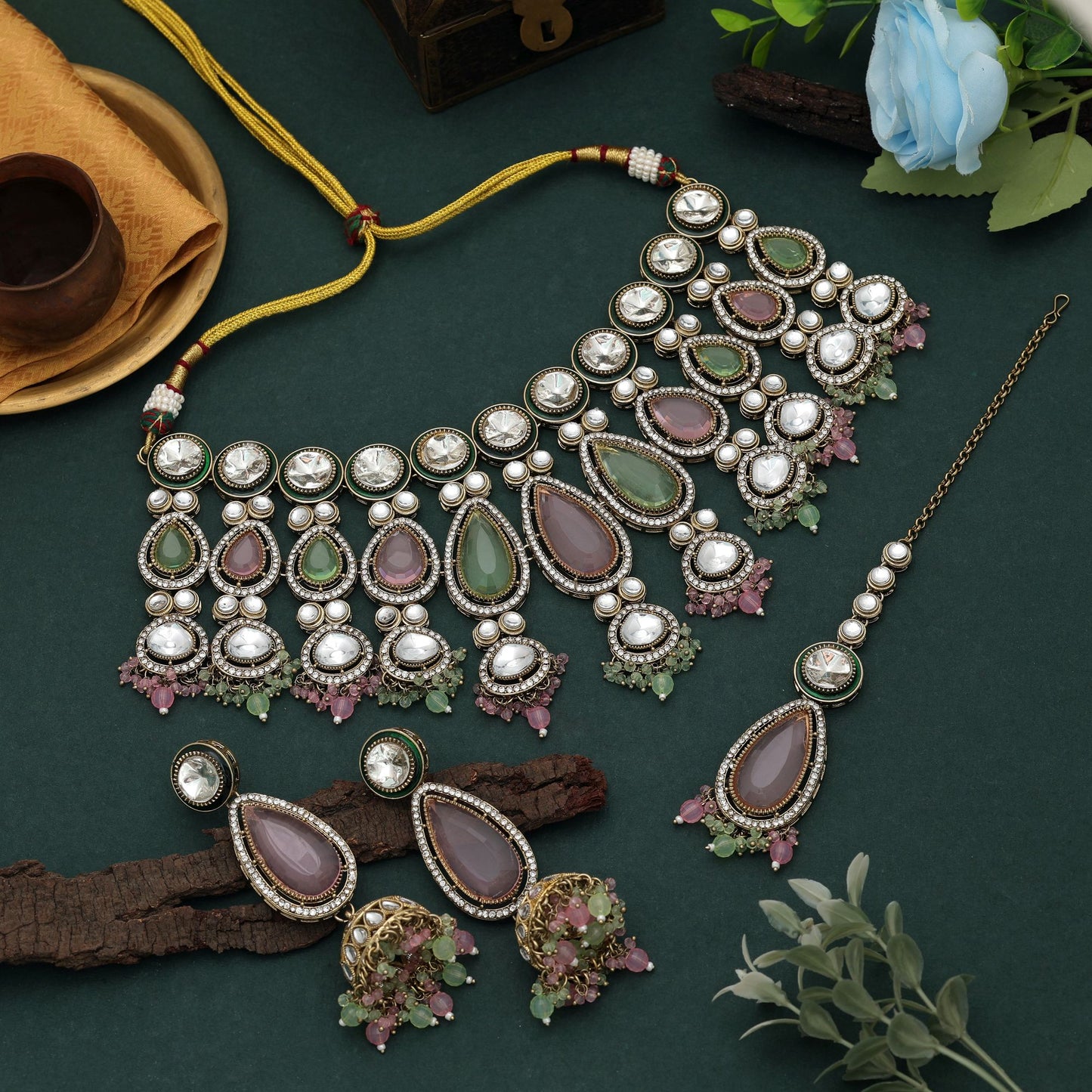 Wunderschönes Kundan-Halsketten-Set in Pink & Pistaziengrün für festliche Anlässe