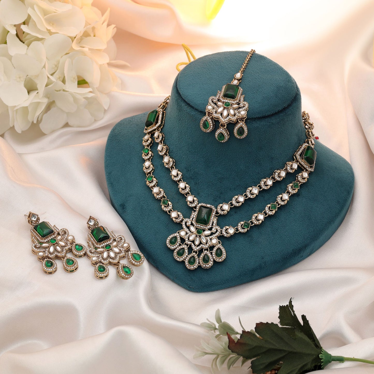 Elegant Green Color Kundan Necklace Set With Traditional Royal Ethnic Bridal Design