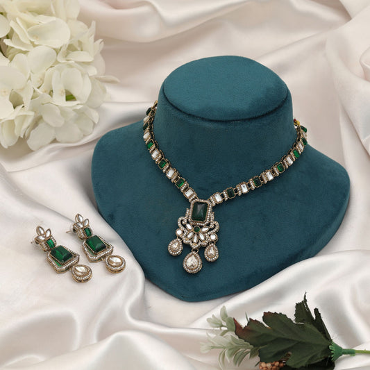 Kundan-Halskettenset in Royal Green, inspiriert von traditioneller indischer Hochzeitsmode