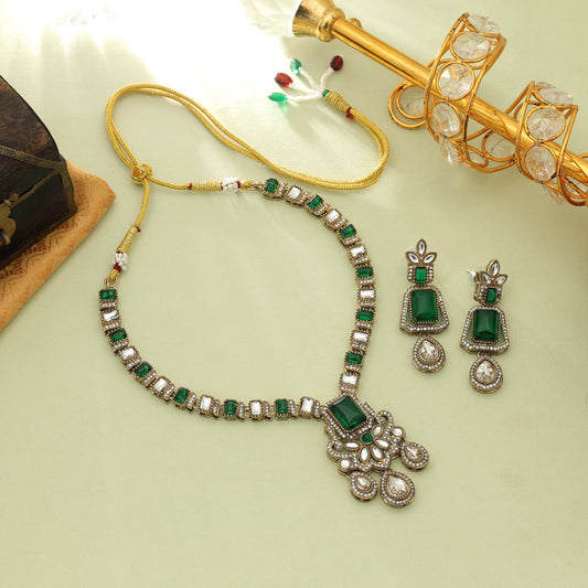 Kundan-Halskettenset in Royal Green, inspiriert von traditioneller indischer Hochzeitsmode