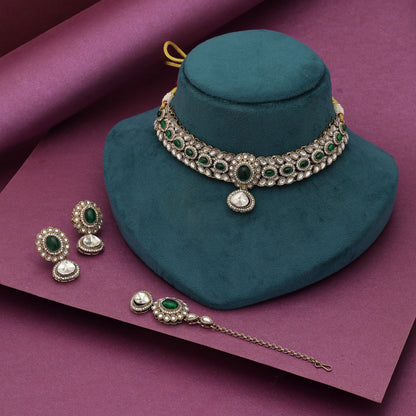Elegantes grünes Choker Kundan Halsketten-Set mit edlem ethnischem Braut-Finish