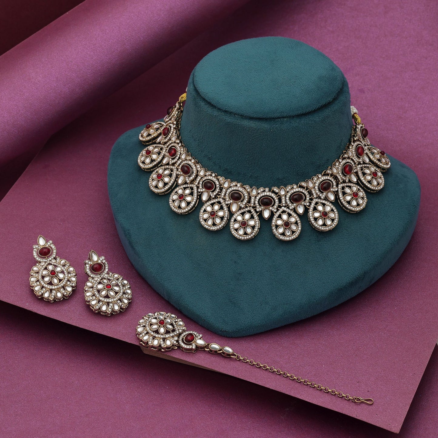 Attraktives rotes Kundan-Halsketten-Set im reichen ethnischen Brautschmuck-Stil