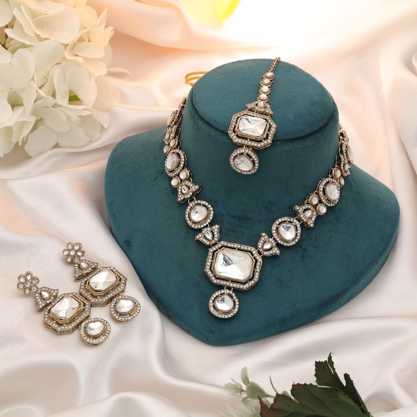 Beautiful White Color Kundan Necklace Set For Women Ethnic Wedding Fashion Style