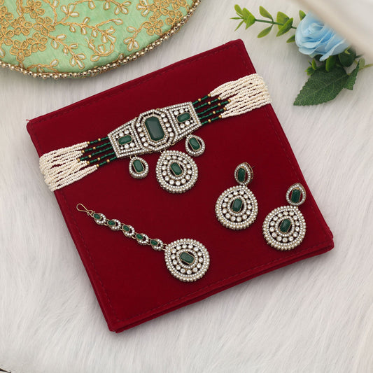 Graceful Green Color Choker Kundan Necklace Set With Traditional Elegant Finish