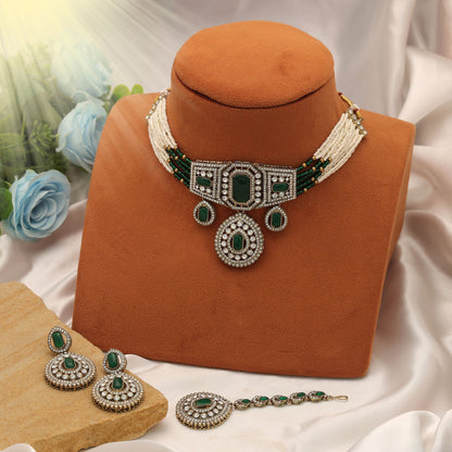 Graceful Green Color Choker Kundan Necklace Set With Traditional Elegant Finish