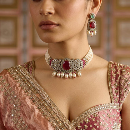 Stilvolles mehrfarbiges Choker-Kundan-Halsketten-Set mit königlich-traditionellem Finish