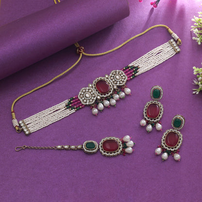Royal Rani & Green Color Choker Kundan Necklace Set With Ethnic Touch