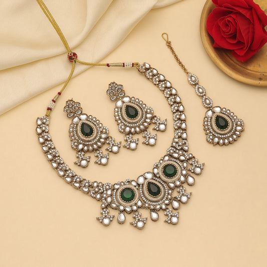 Charming Green Color Kundan Necklace Set With Elegant Traditional Ethnic Style