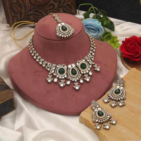 Charming Green Color Kundan Necklace Set With Elegant Traditional Ethnic Style