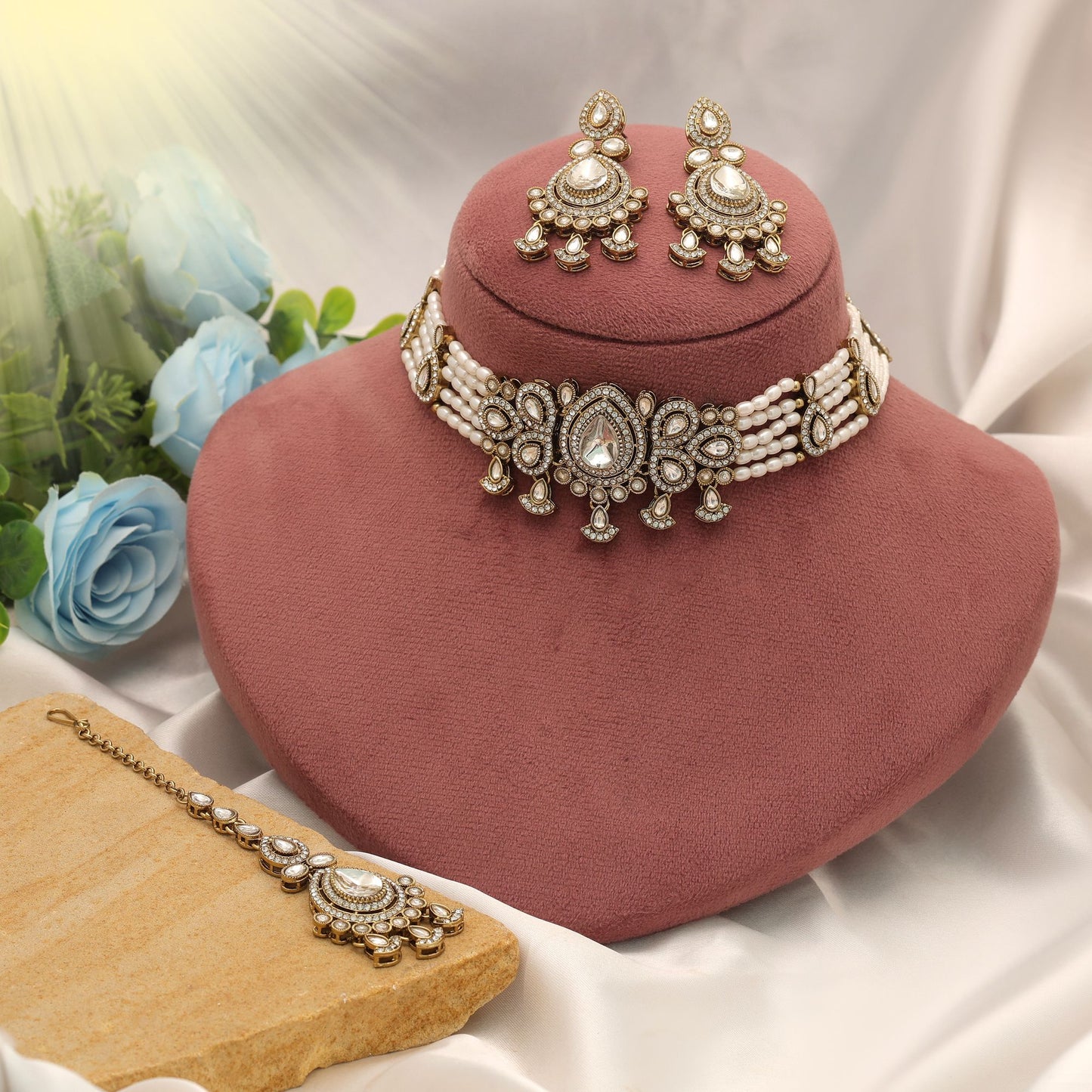 Royal White Color Choker Kundan Necklace Set For Traditional Party Wear