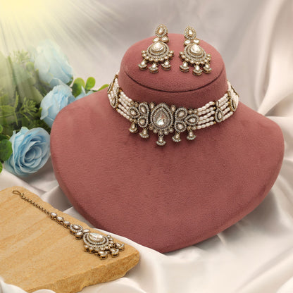Royal White Color Choker Kundan Necklace Set For Traditional Party Wear