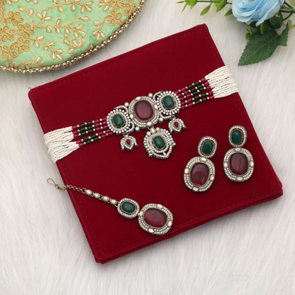 Graceful Rani & Green Color Choker Kundan Necklace Set For Festivals