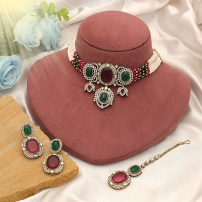 Graceful Rani & Green Color Choker Kundan Necklace Set For Festivals