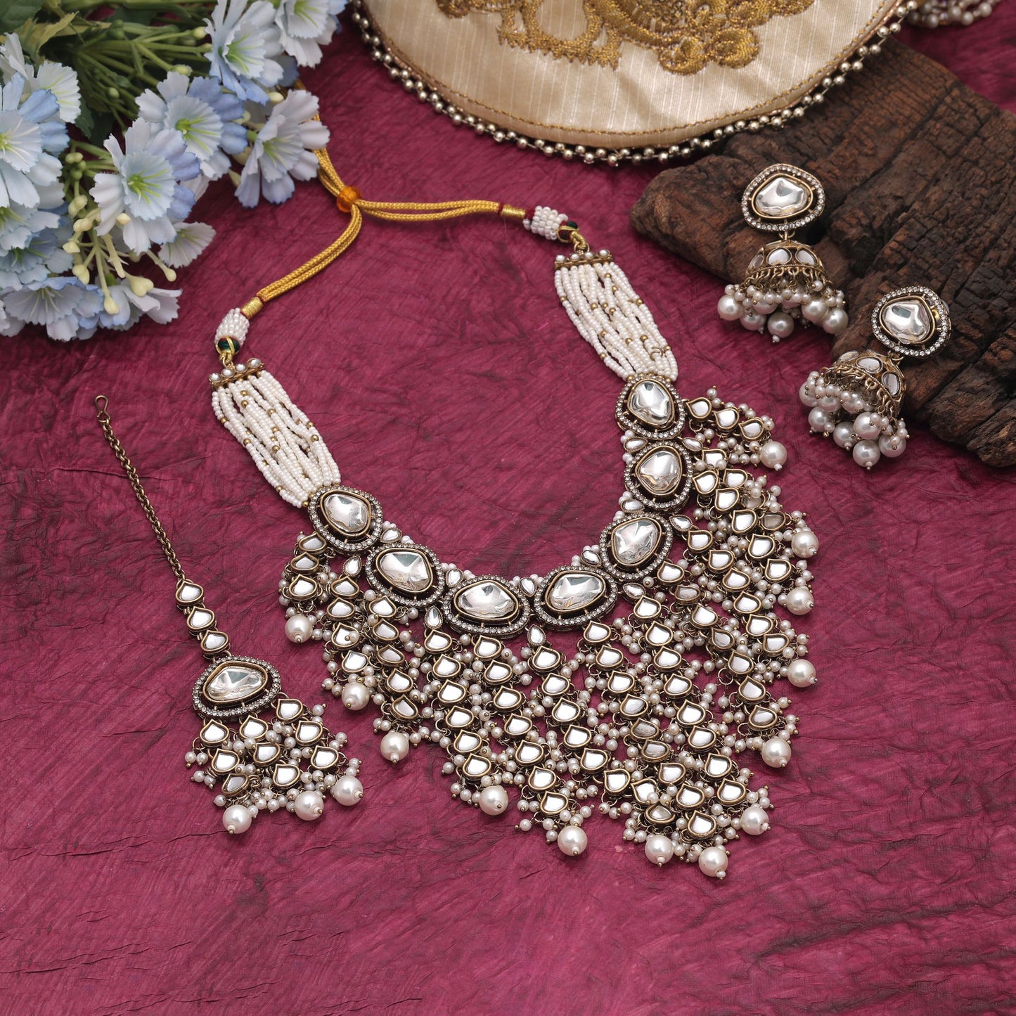 Beautiful White Color Kundan Necklace Set With Festive Ethnic Party Appeal