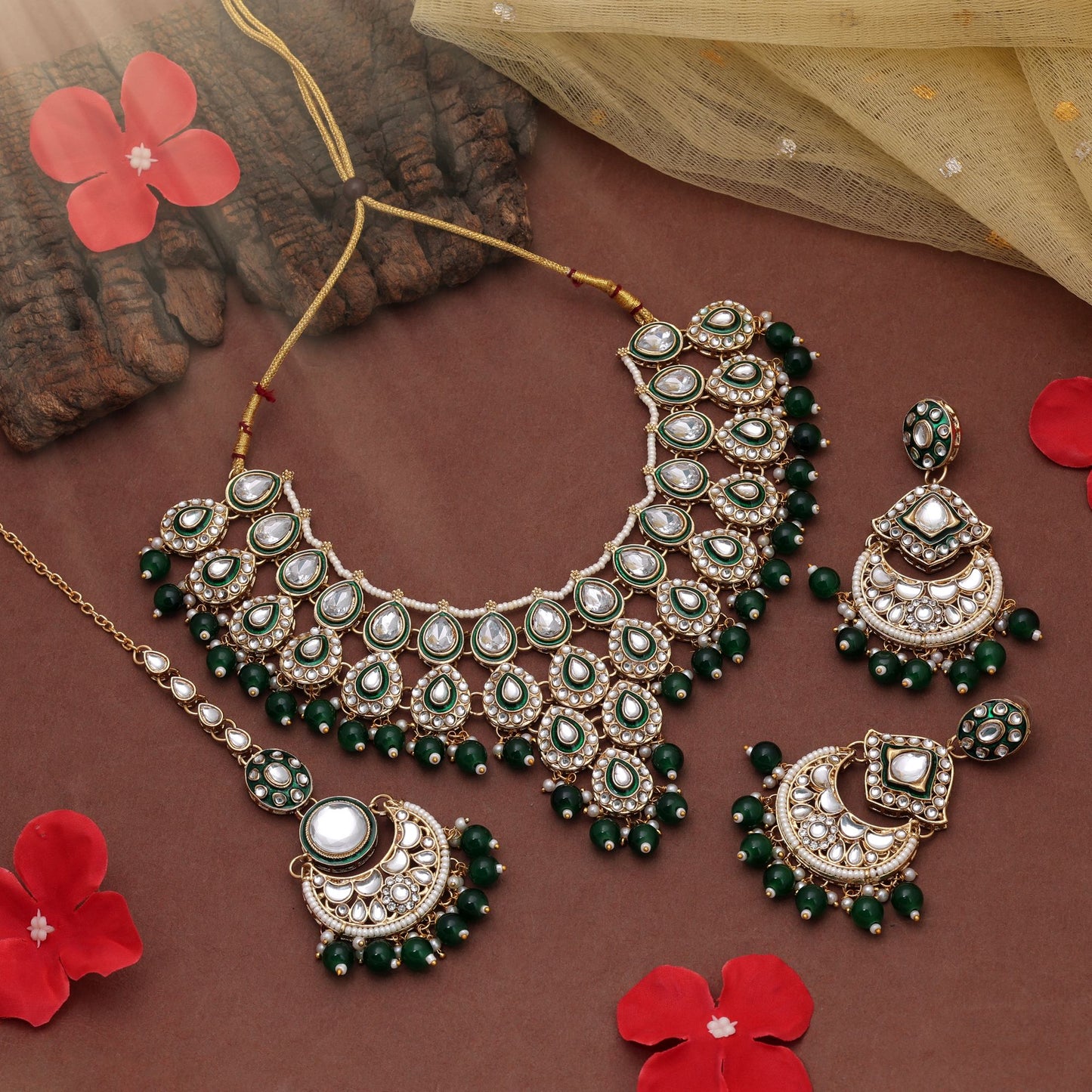 Attractive Green Color Kundan Necklace Set With Elegant Royal Ethnic Design