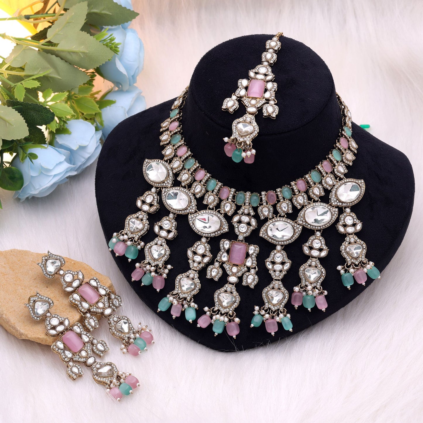 Multi Color Kundan Jewellery Set Crafted with Beautiful Traditional Designer Style