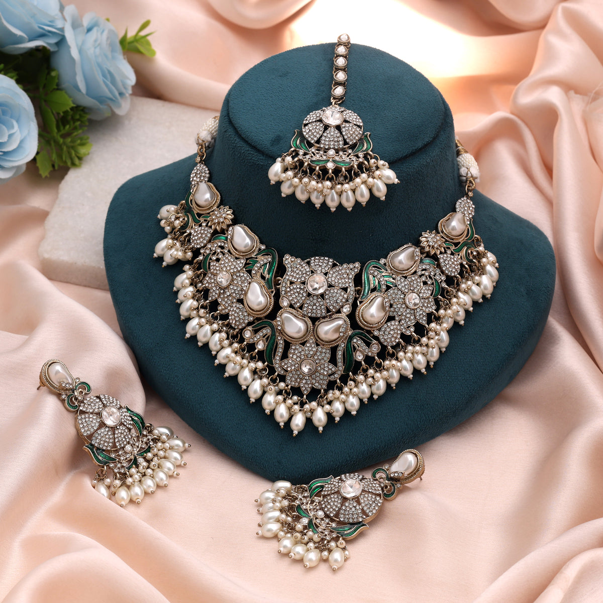 Pristine Crystal White Color Turkish Kundan Necklace Set For Sophisticated Functions
