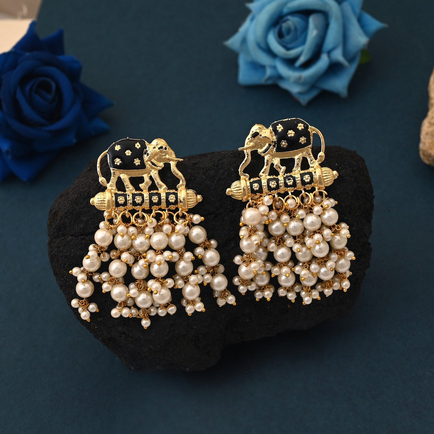 Stilvolle schwarze Meenakari-Ohrringe im Elefanten-Design, perfekt für ethnische Partymode